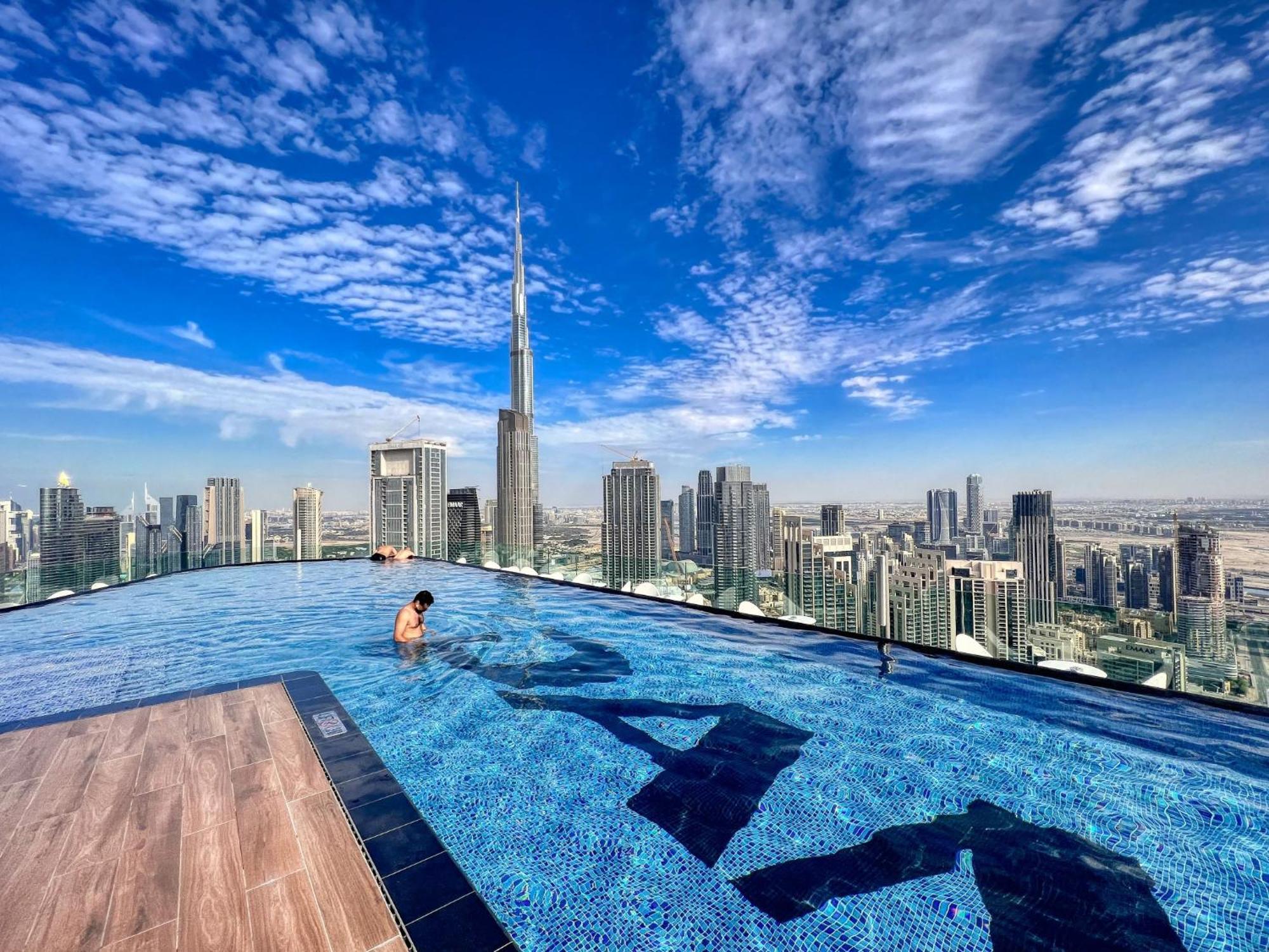 Infinity Pool & Burj Khalifa View L Luxe Paramount Dubaj Exteriér fotografie