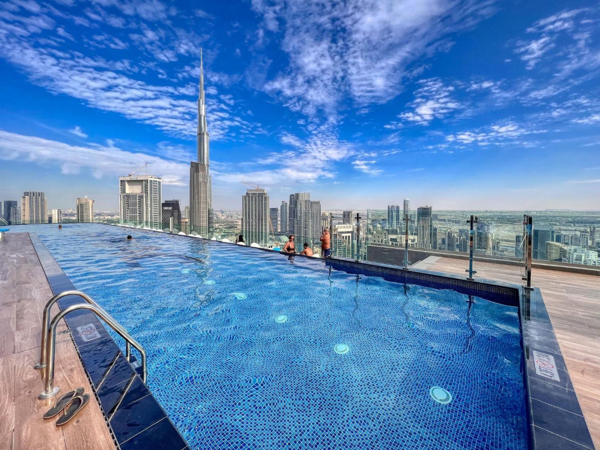Infinity Pool & Burj Khalifa View L Luxe Paramount Dubaj Exteriér fotografie